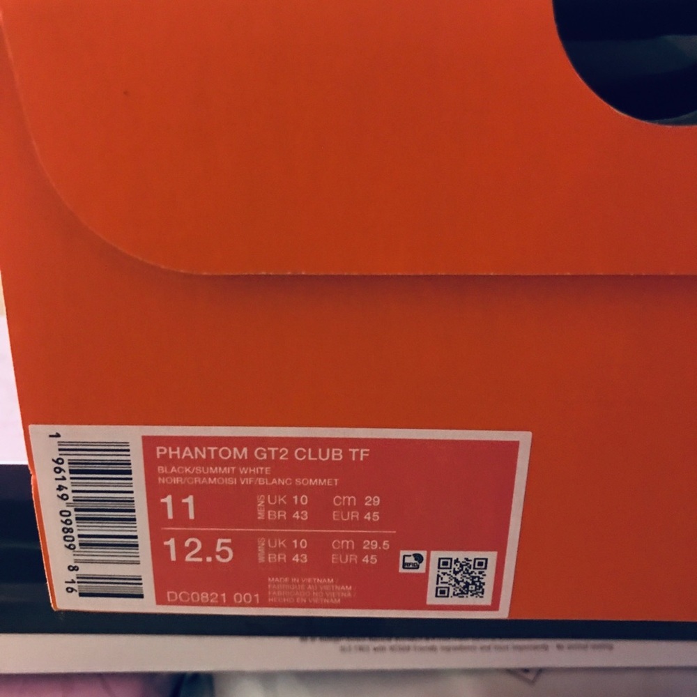 Nike Soccer Shoes - Picture 8 of 8